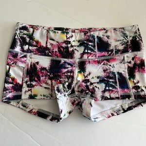 EUC, LRC FLEO shorts XS